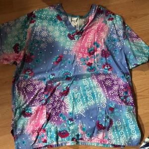 💐beautifully colored scrub top 💐